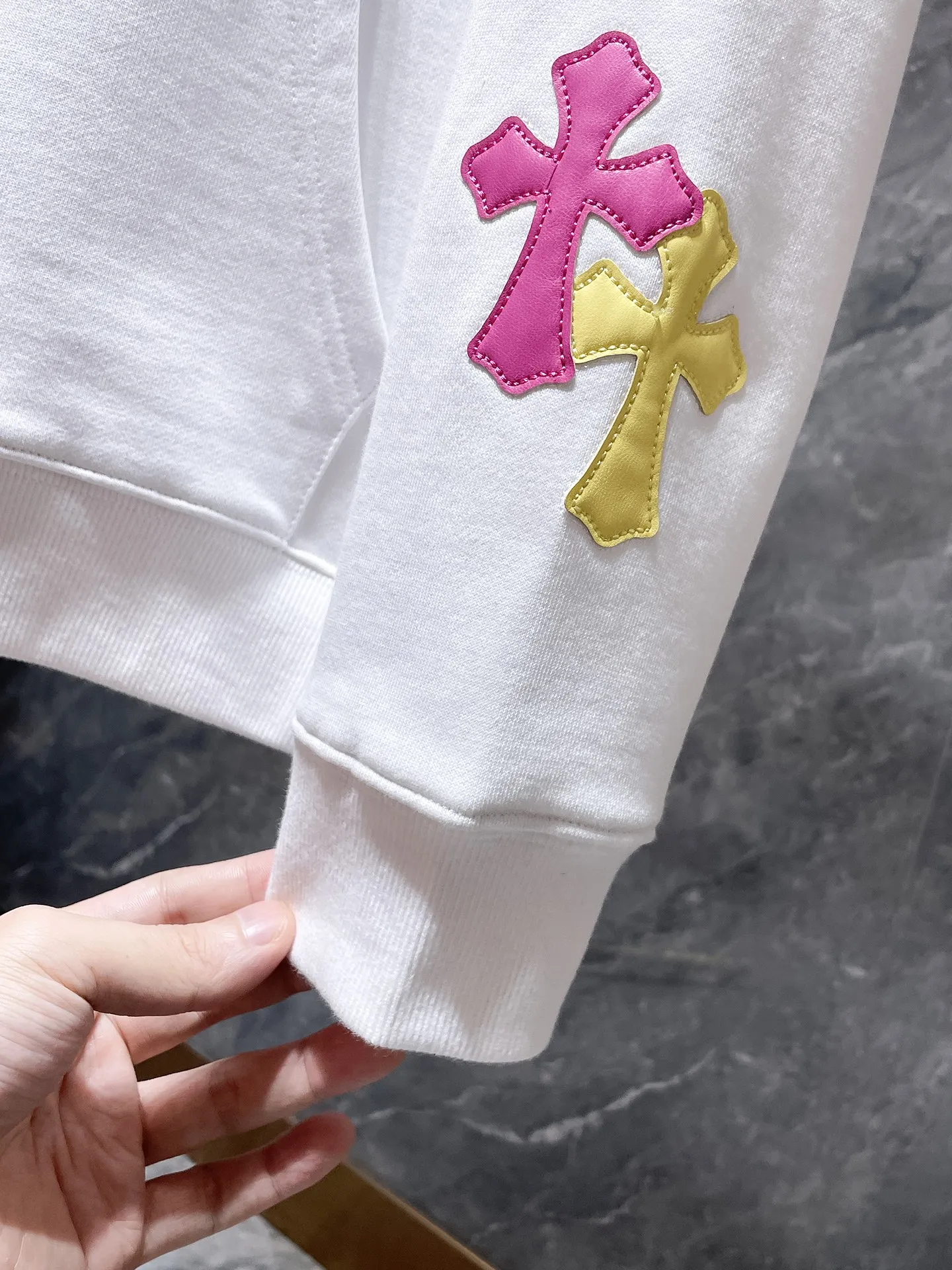 P250 Chrome Hearts Autumn and Winter 2025 Counter Synchronization Chrome Colorful Cross Piece Leather Sanskrit Horseshoe Hooded Sweatshirt Improved Customized Version 1:1 High Weight High Quality Fabric Recommended Color: White Black Size: S, M, L, XL